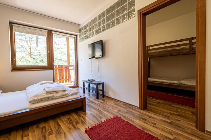 Room 12 of 197