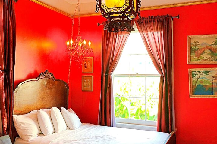 Room 27 of 102