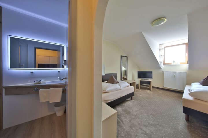 Room 10 of 31