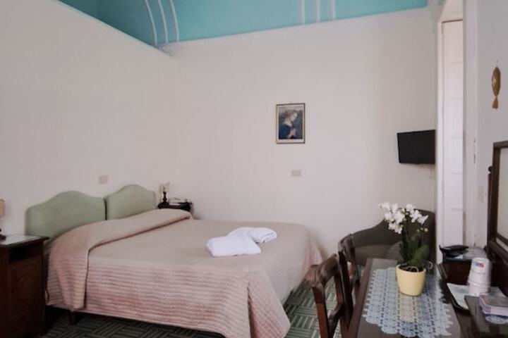 Room 15 of 110