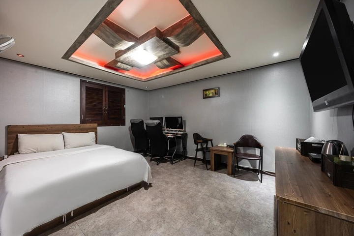 Room 3 of 15