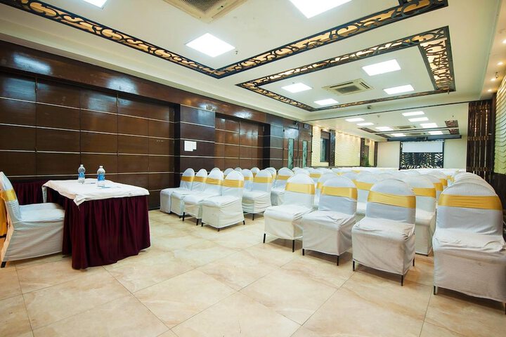 Ballroom/Hall 31 of 38