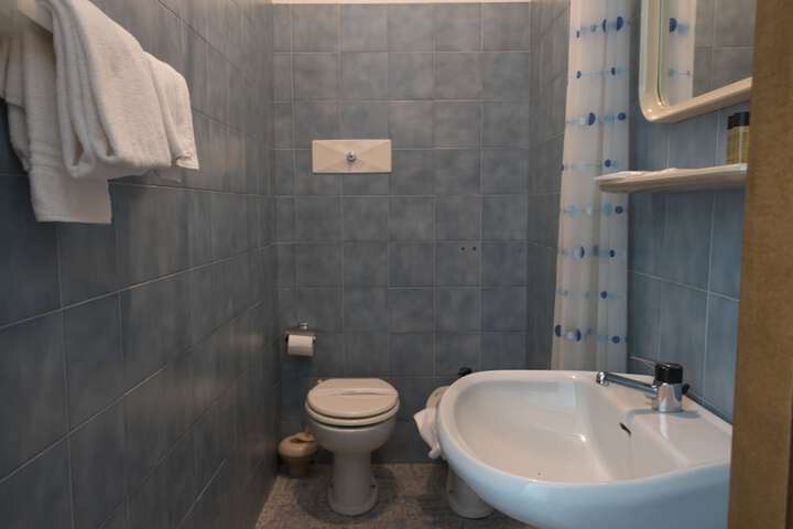 Room 32 of 36
