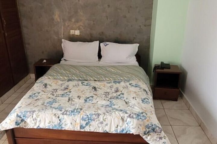Room 13 of 25