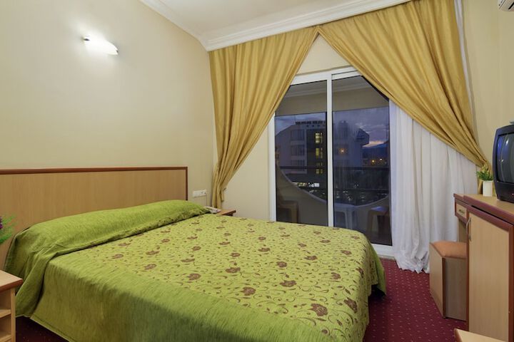 Room 4 of 13