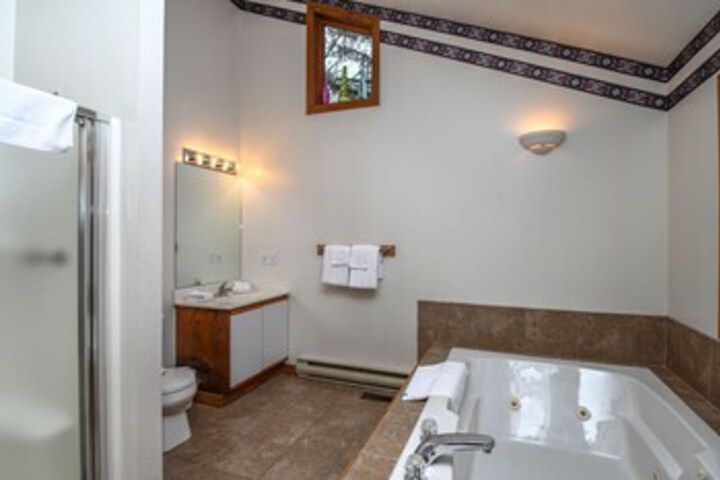 Room 4 of 34