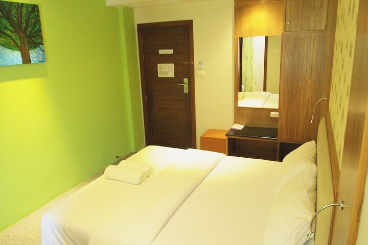 Room 11 of 31
