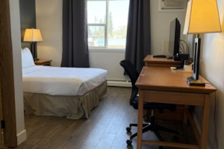 Room 6 of 16
