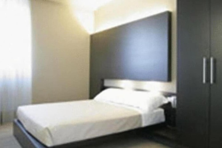 Room 8 of 32