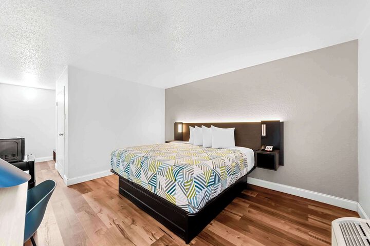 Room 19 of 30