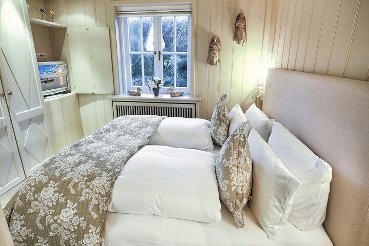 Room 2 of 13