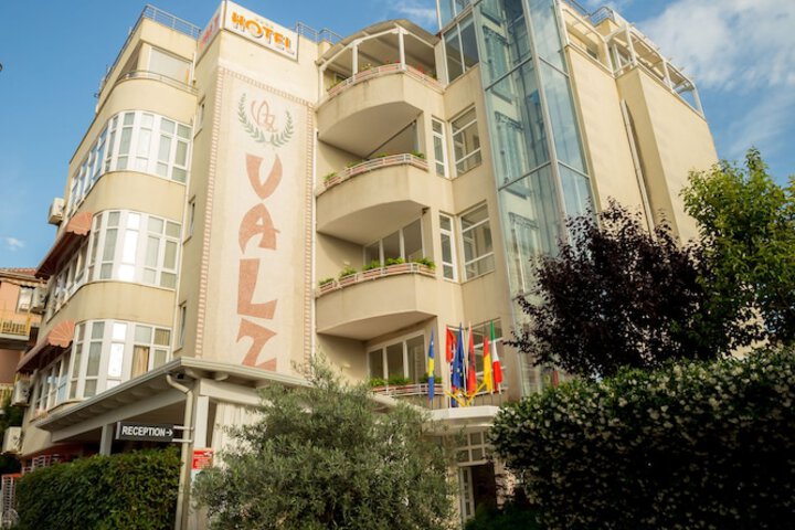Hotel 70 of 75
