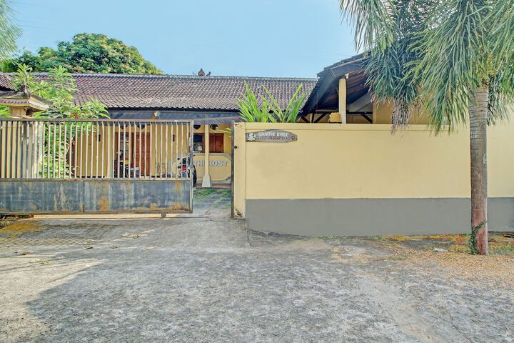 OYO Life 92954 Shanti Kost