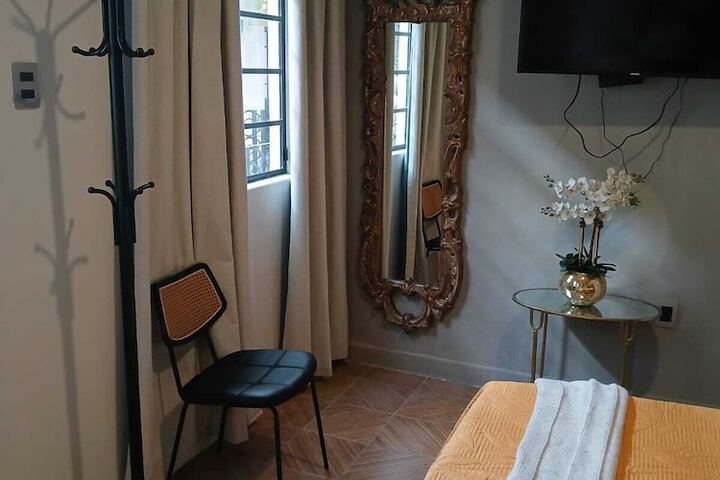 Room 27 of 40