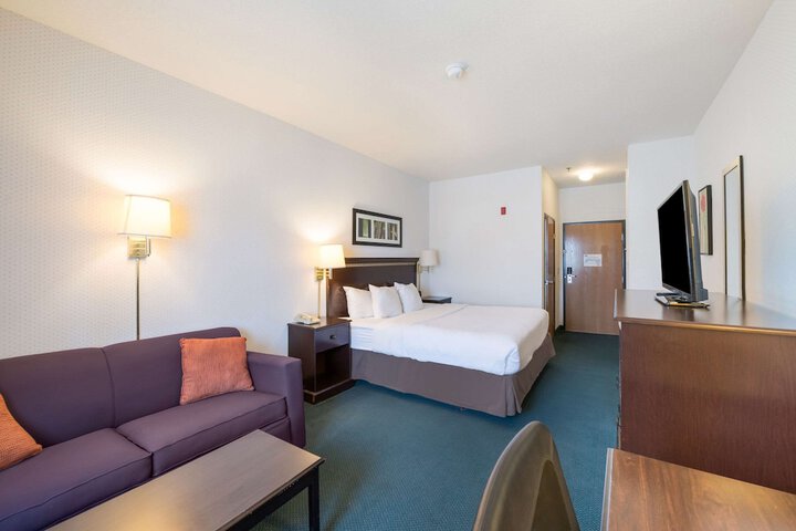 1 King Bed (7 of 16)