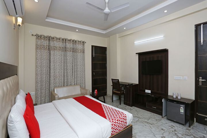 Room 14 of 19