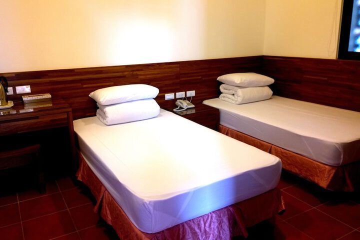 Room 2 of 38