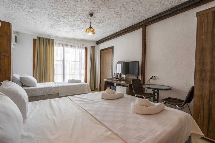 Room 33 of 103