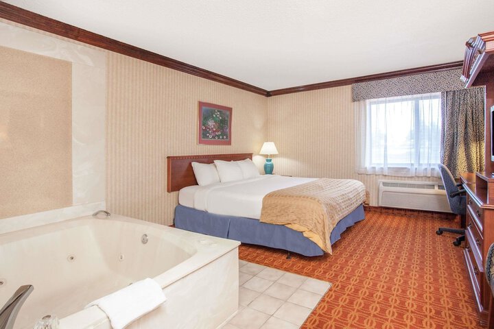 1 King Bed (9 of 10)