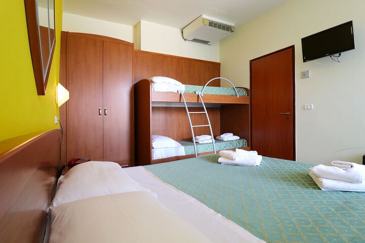 Room 30 of 150