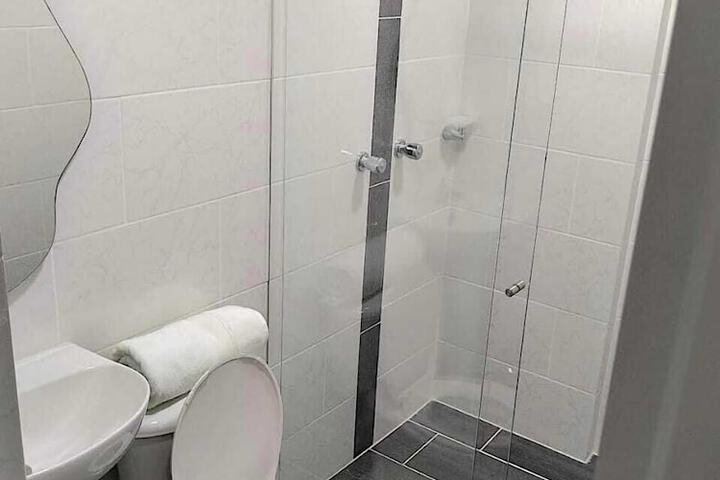 Room 8 of 10