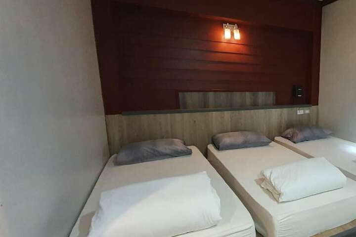Room 15 of 94