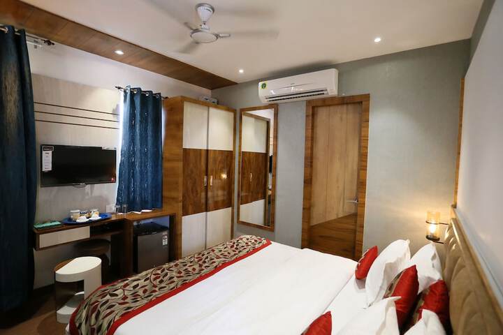 Room 26 of 85