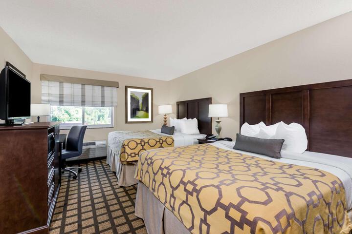 2 Queen Beds (8 of 11)