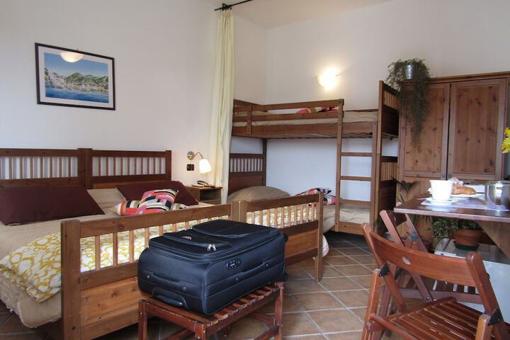 Room 21 of 32
