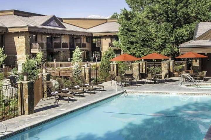 Pool Hotel