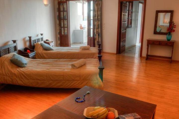 Room 5 of 9