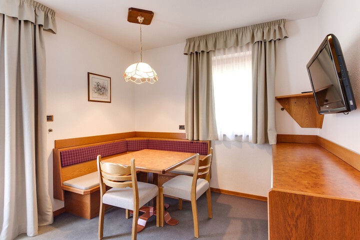Room 12 of 70
