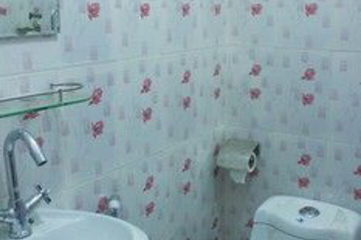 Room 2 of 16