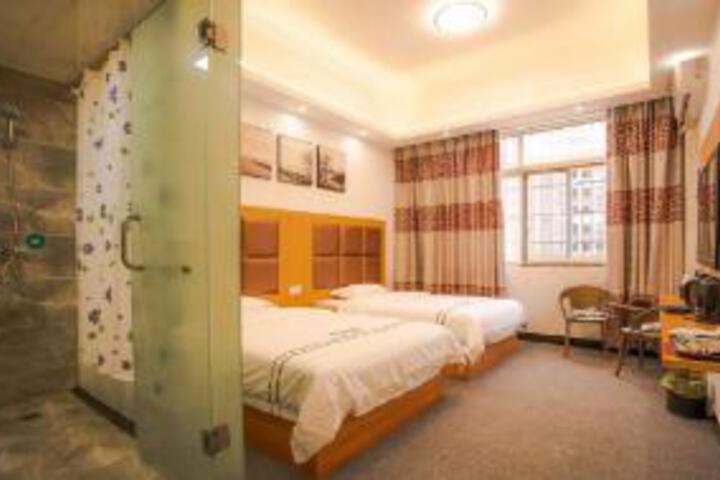 Room 5 of 6