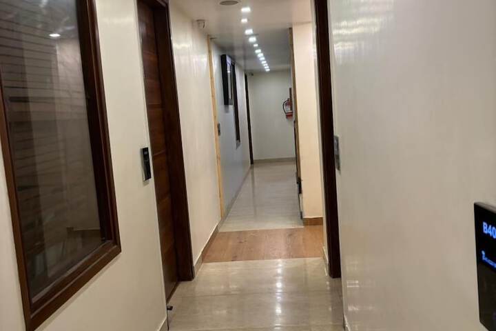 Room 30 of 48