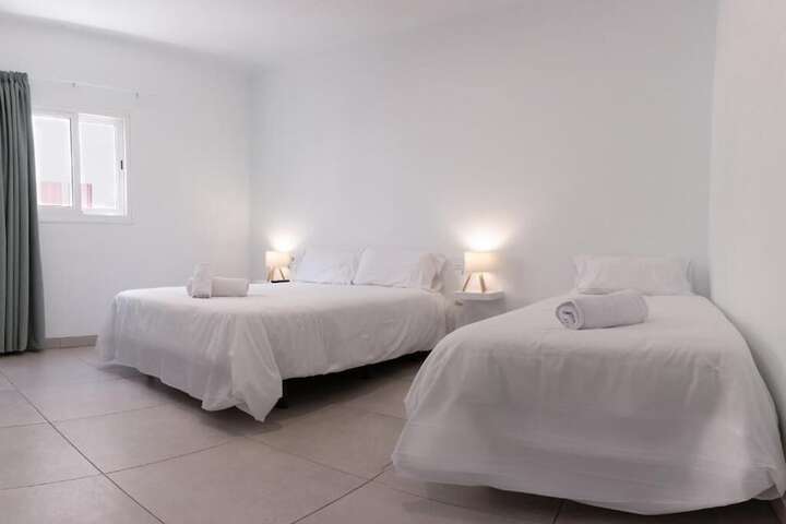 Room 2 of 32