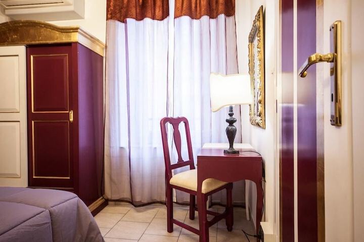 Room 27 of 63