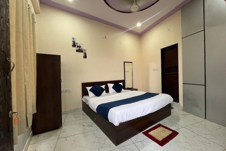 Room 5 of 11