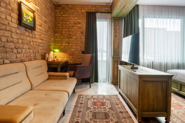 Room 6 of 31
