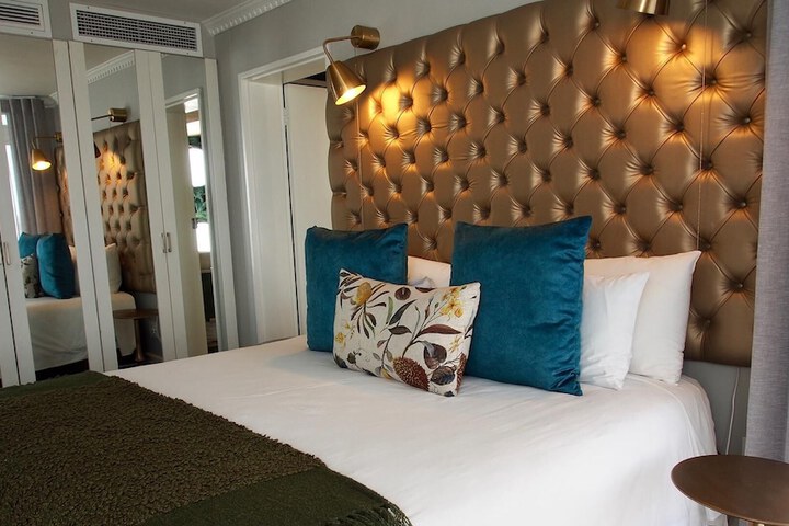 Room 48 of 370