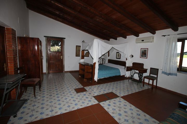 Room 11 of 39
