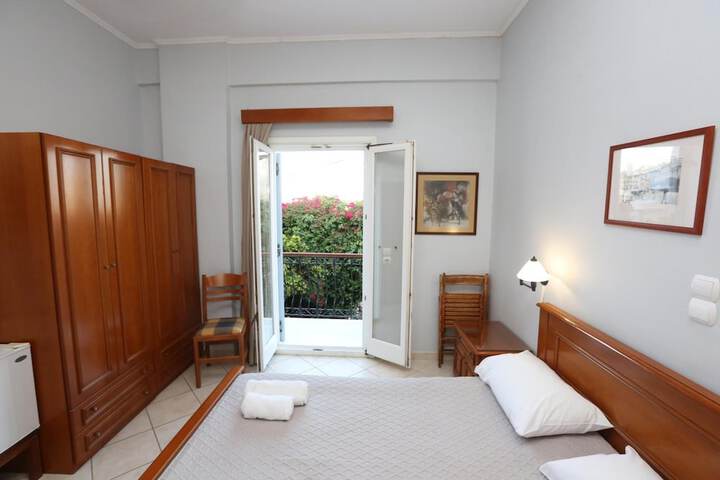Room 10 of 44