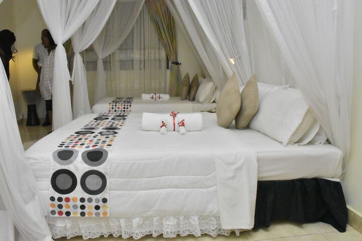 Room 6 of 130