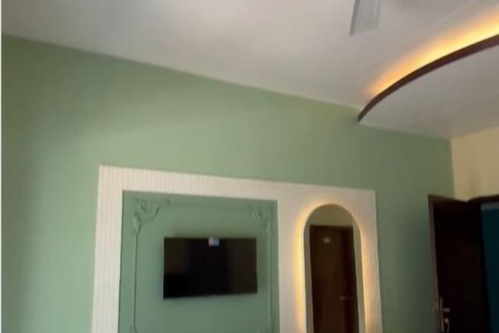 Room 10 of 82