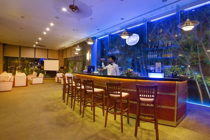 Lounge 56 of 71