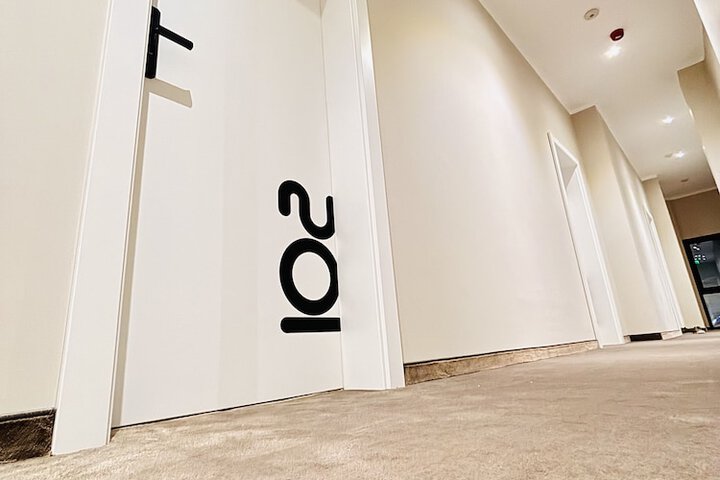 Hotel 5 of 79