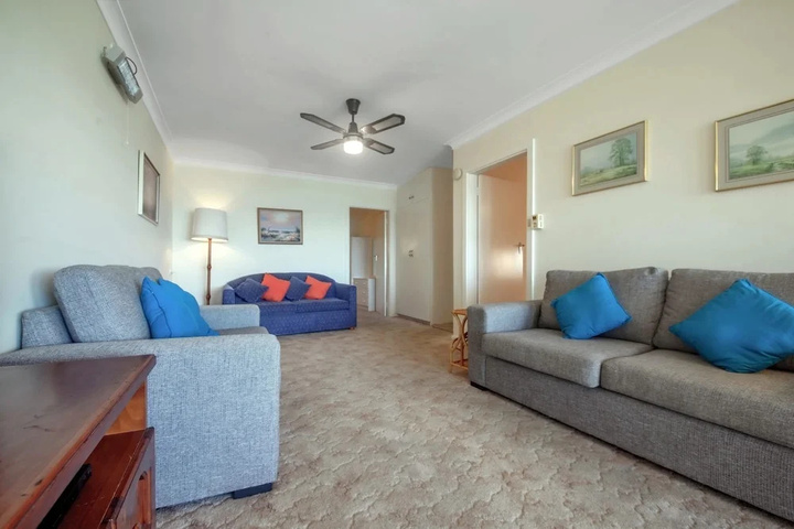 Room 4 of 11