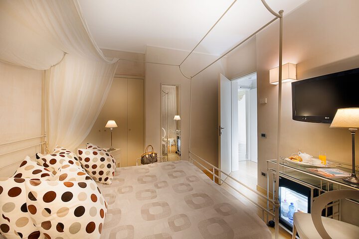 Room 19 of 62