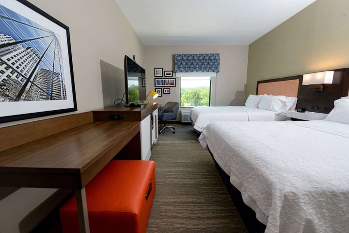 2 Queen Beds Hearing Accessible (2 of 8)