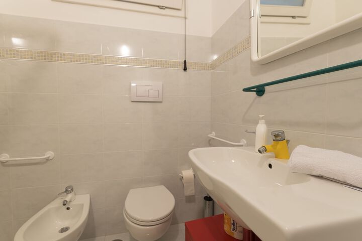 Room 4 of 14